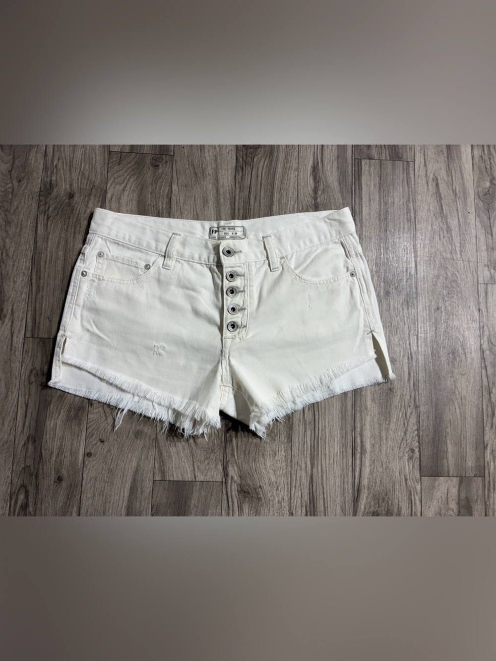 Free People W26 White Ivory
Distressed Cut-Off Denim Shorts
Button Fly
